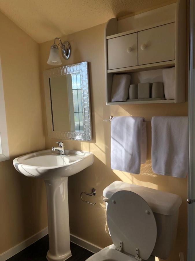Jason House - Immaculate Suites In A Quiet Seaside Neighbourhood Near Uvic Виктория Экстерьер фото