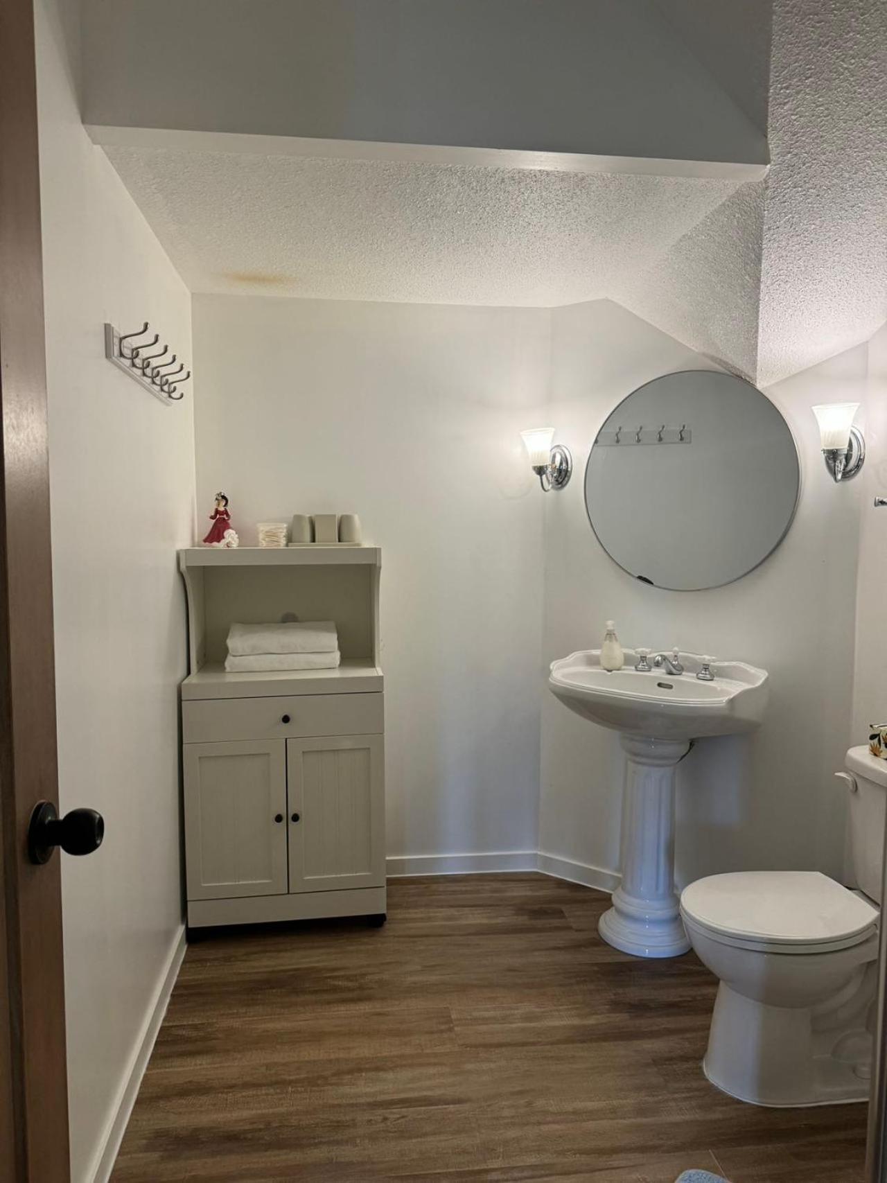 Jason House - Immaculate Suites In A Quiet Seaside Neighbourhood Near Uvic Виктория Экстерьер фото